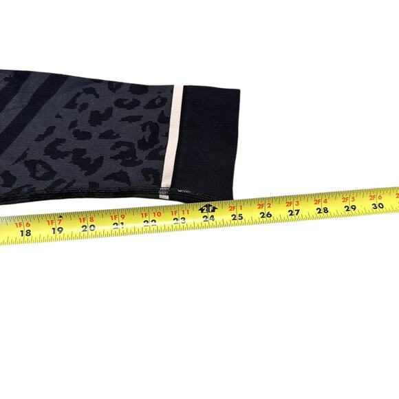 Sweaty Betty Animal Print Black and Gray Leggings size 12 - Picture 6 of 7